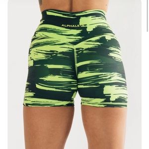 SURFACE POWER SHORT size small